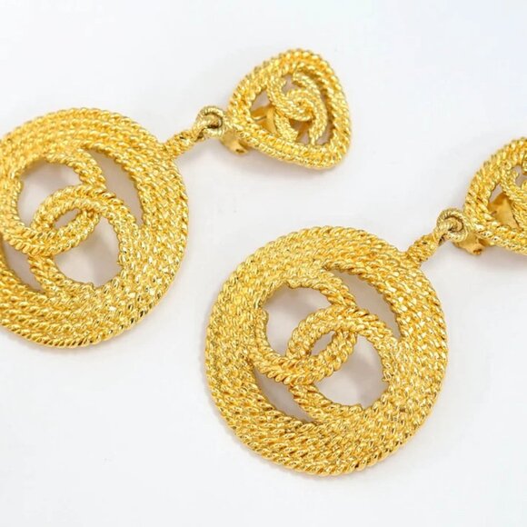 CHANEL CC Logos Round Triangle Twist Rope Clip-On Earrings Gold Tone 28 Auth - Picture 3 of 6